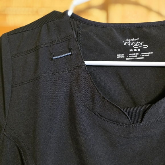 Cherokee infinity scrub top, size medium, black - Picture 4 of 7